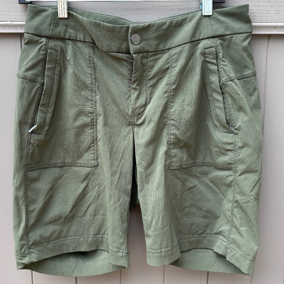 Athleta Trekkie Bermuda short green 8 - Picture 1 of 16